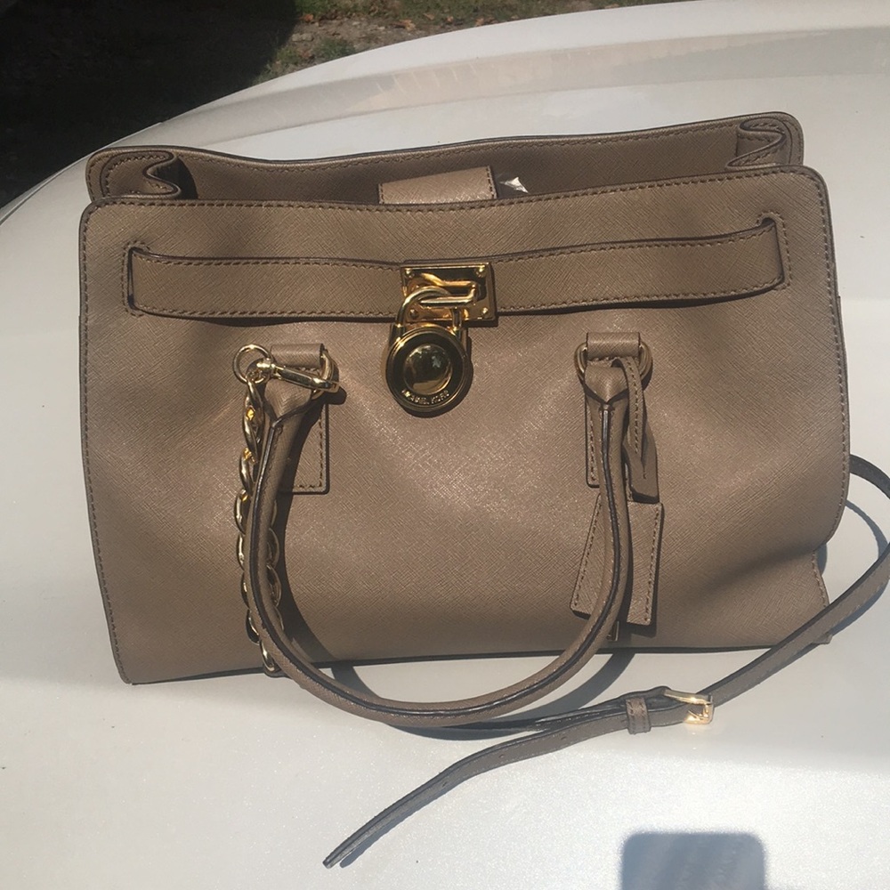 Like new Michael Kors Hamilton, really beautiful
